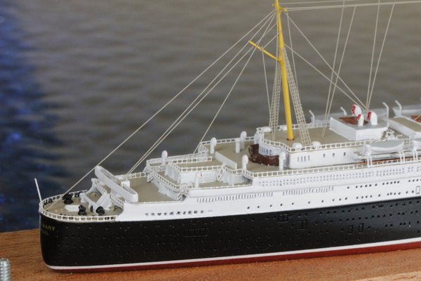Queen Mary  ,Classic Ship Collection 2 ,Maßstab 1:1250 , in Original Verpackung