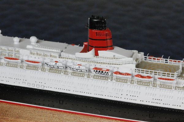 Queen Elizabeth 2 ,Classic Ship Collection 9,Maßstab 1:1250 , in Original Verpackung