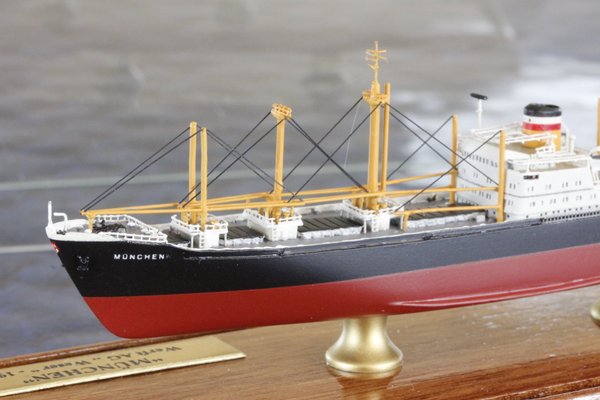 München ,Classic Ship Collection 87VR ,Maßstab 1:1250 , in Original Verpackung