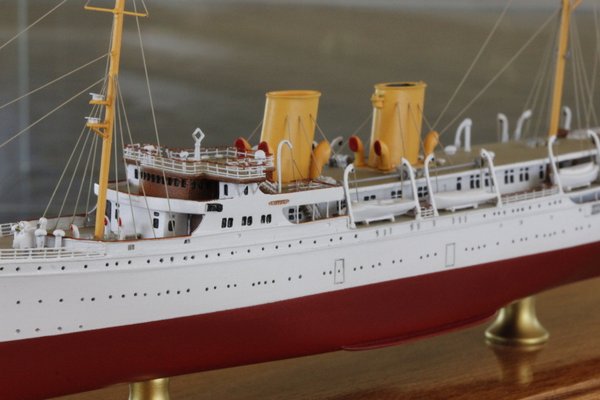 Savarona ,Classic Ship Collection 7005VR ,Maßstab 1:700 , in Original Verpackung