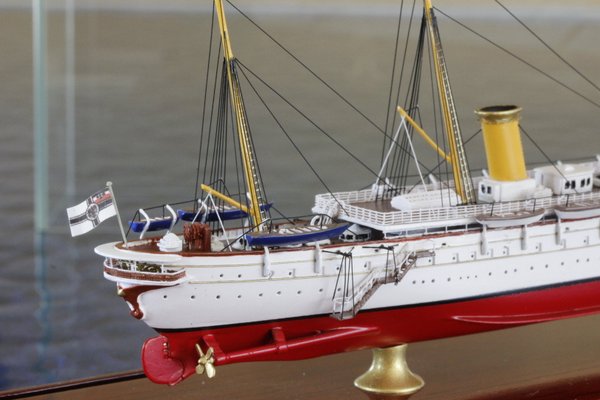Hohenzollern ,Classic Ship Collection 7045VR ,Maßstab 1:700 , in Original Verpackung