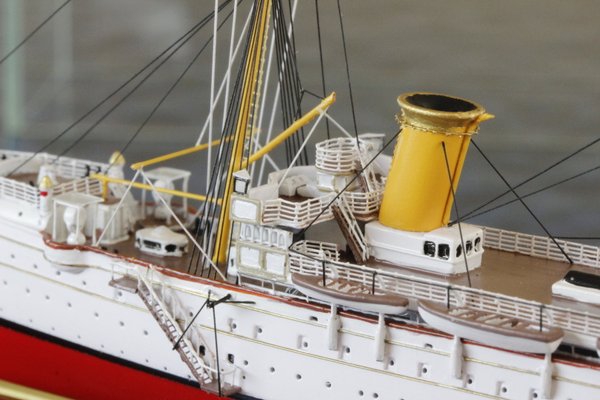 Hohenzollern ,Classic Ship Collection 7045VR ,Maßstab 1:700 , in Original Verpackung