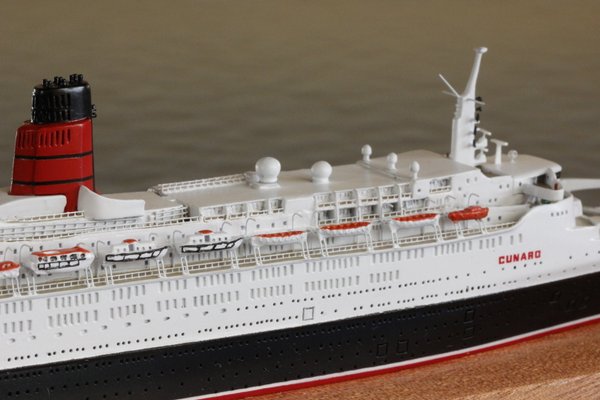 Queen Elizabeth 2 Latest Version ,Classic Ship Collection 9b ,Maßstab 1:1250,Original Verpackung
