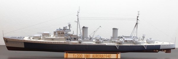 HMS Aurora mit Tarnanstrich